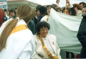 Antoinette Fouque et une délégation de l'Alliance des femmes à la manifestation du 9 avril 1989 pour la liberté de l'avortement.