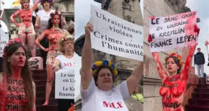 Femen - MLF Le sang coule en Ukraine, le Kremlin finance Le Pen